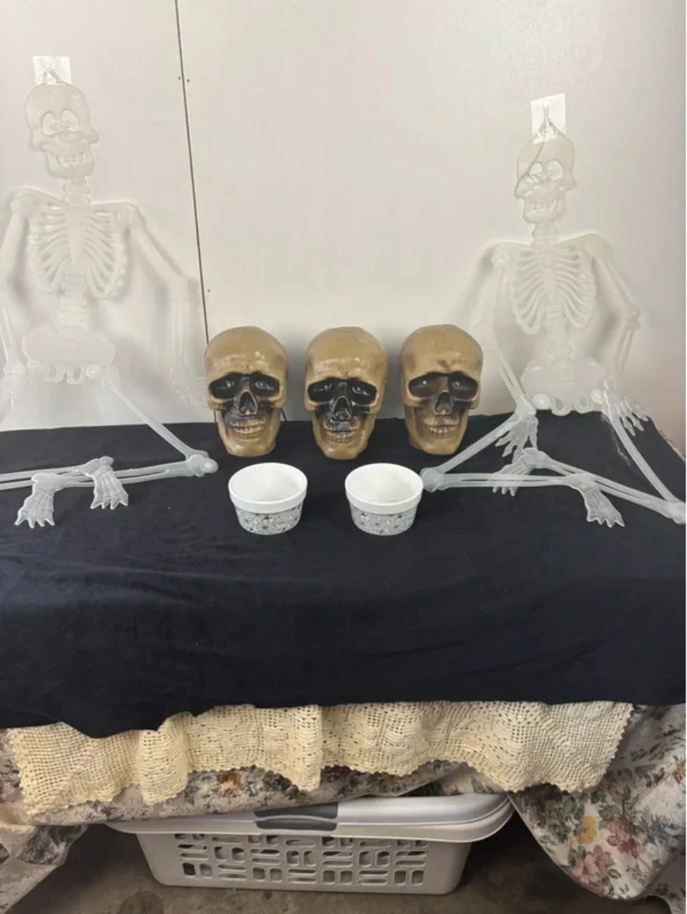 Halloween Skeleton Skull Décor Bundle Animated Heads Skeletons Spider Bowls